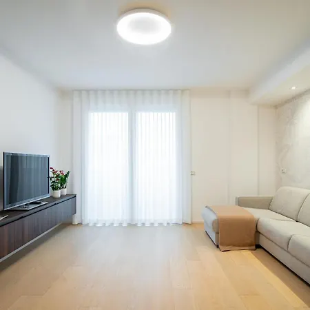 Lovelyhomes G24 Apartment